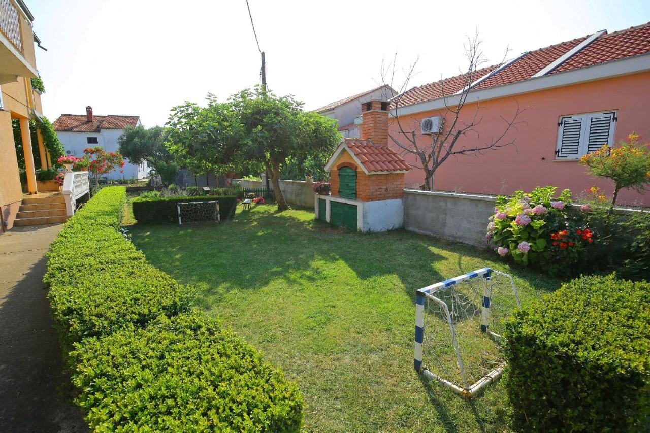 Apartmani Dane Sukosan Exterior photo