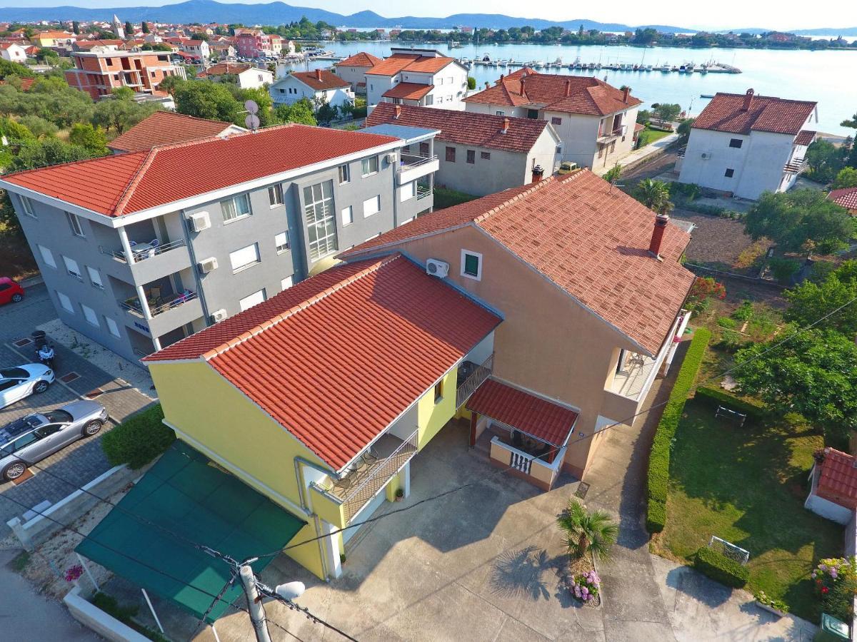 Apartmani Dane Sukosan Exterior photo