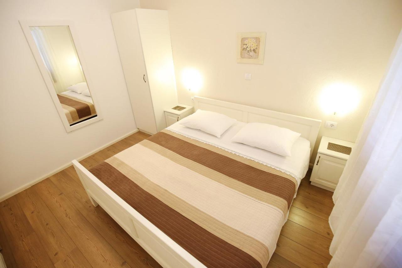 Apartmani Dane Sukosan Exterior photo